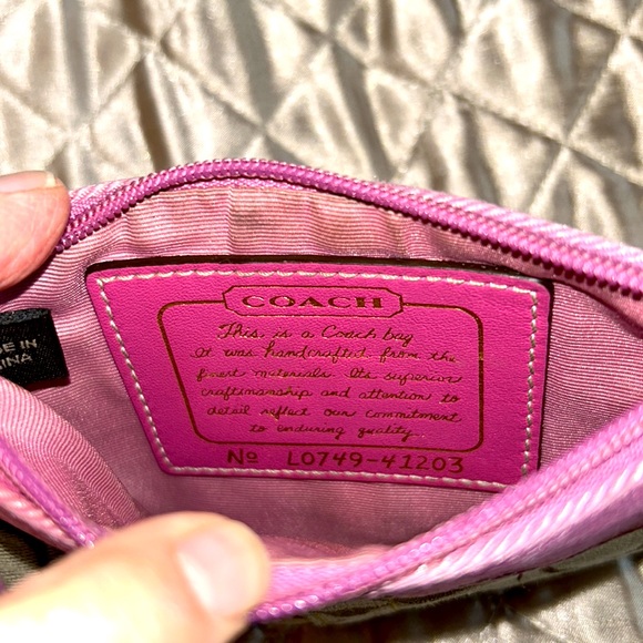 COACH WRISTLET CHANGE PURSE 👛 - Picture 2 of 4